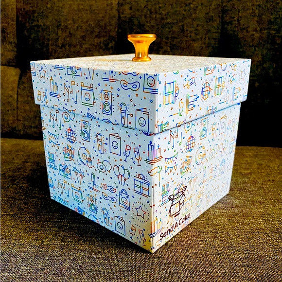 Fly Out Butterfly Reusable Gift Box - Picture 5 of 6